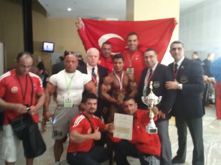 Kürşat Küçükler kariyer fotoğrafı 7 - vücut geliştirme müsabakası, federasyon ve ödül anıları
