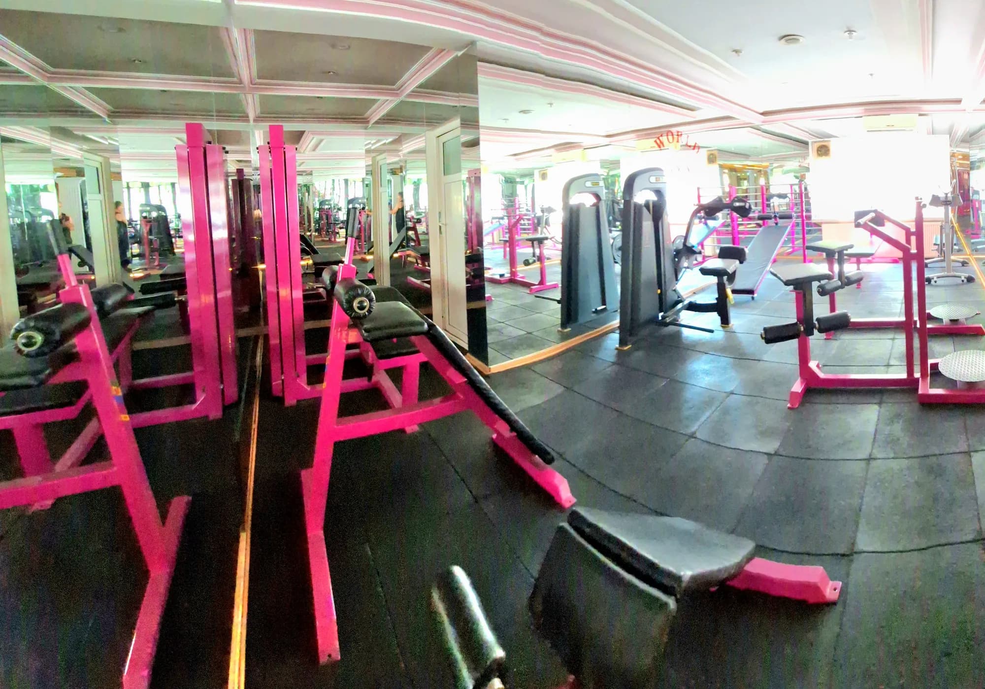 World Body Gym Kızılay Ankara genel salon panoraması - geniş açı antrenman alanı