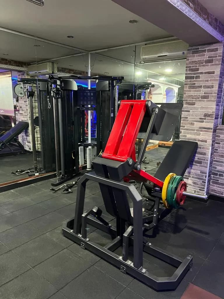 World Body Gym hack squat makinesi yakın çekim